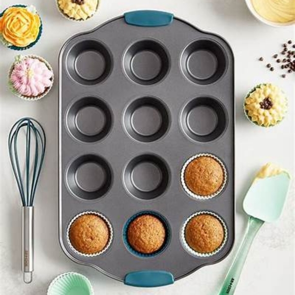 ART & COOK 15-Pc. Cupcake Pan, Silicone Liners & Tools Set - Picture 2 of 7